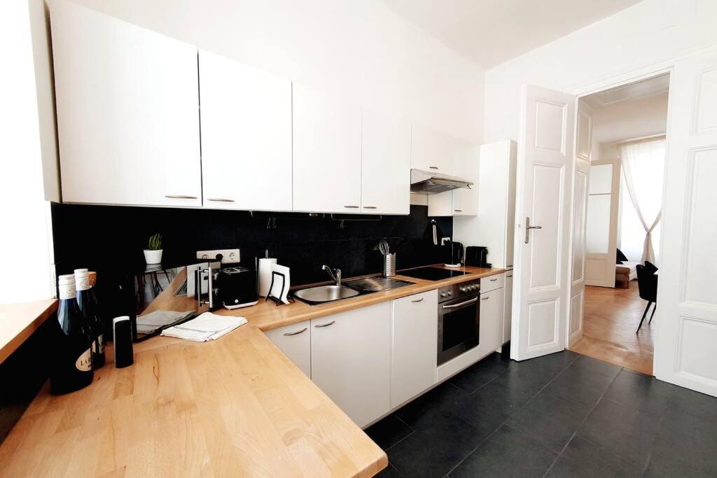 Savoir Vivre Apartments Rosinagasse Вена Экстерьер фото
